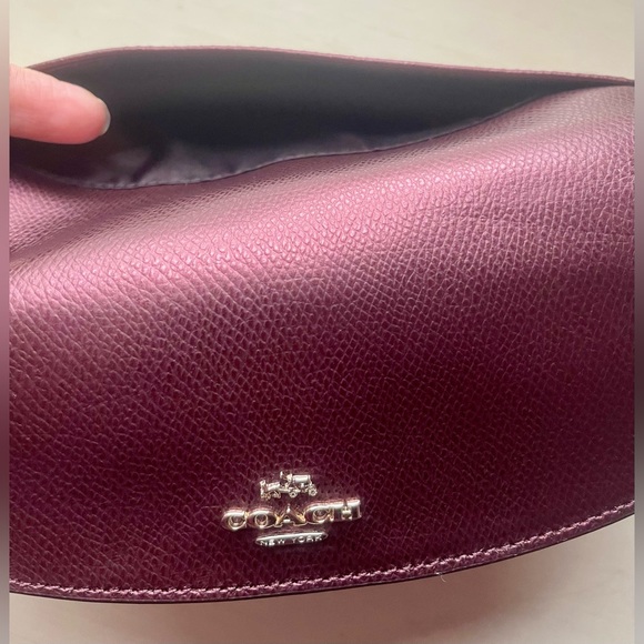 *RARE* COACH Metallic Cherry Bramble Rose Crossgrain Leather
Envelope Wallet Nwt - Picture 12 of 14